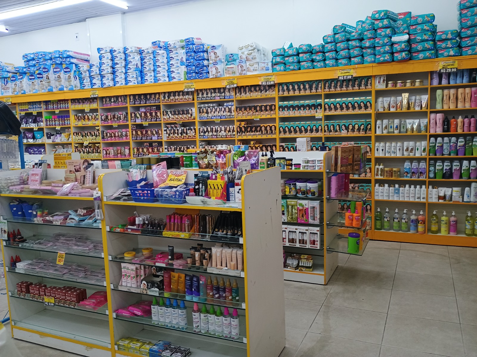 Interior da Drogaria Desconto Certo em Nova Iguaçu